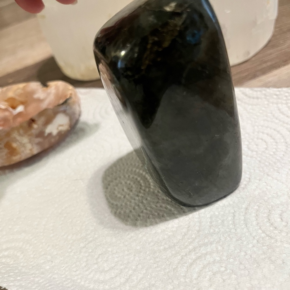 Iridescent Labradorite Stone - Picture 4 of 9